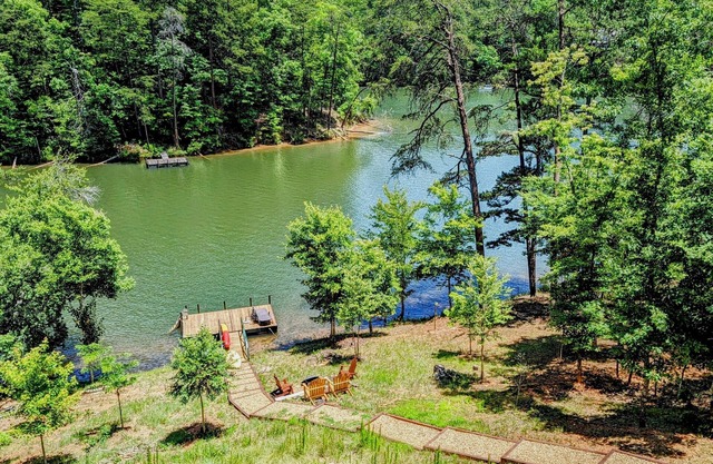 Amazing Lake Adger Getaway, Fall Color, Kayaking, Pumpkin Patches, Zip Lining.