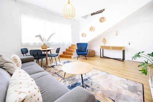 Amazing spacious Duplex with balcony and MAMAD