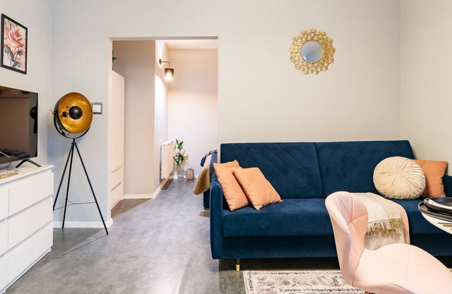 Amazing stay in noble historical townhouse located by Main Square