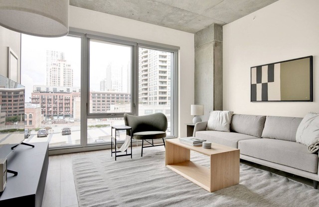 Amazing West Loop 1BR w/Pool, Gym & Lounge, nr L, by Blueground