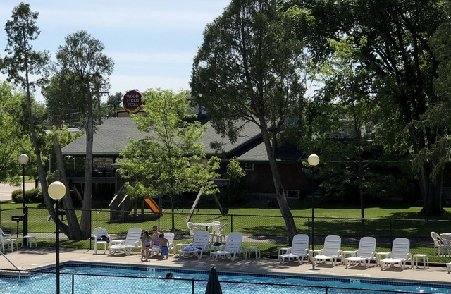 Amber's Inn & Suites