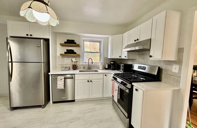 Amelia House - Newly Renovated 3bed-n1ba home in serene area