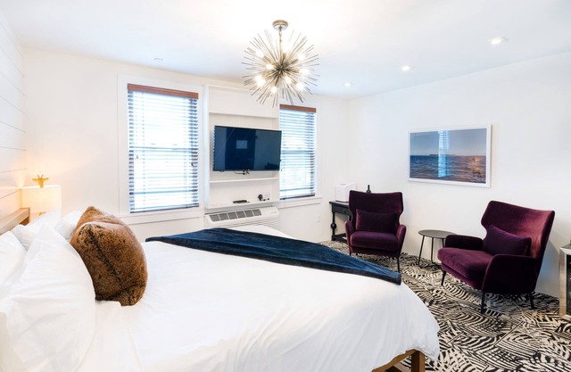 American Beech in Greenport - Deluxe King Suite 12