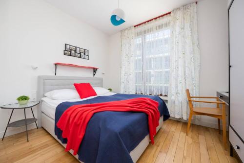 American Retro Apartment with Balcony Warsaw Powiśle by Noclegi Renters