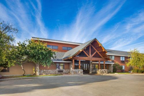 AmericInn by Wyndham Chamberlain Conference Center