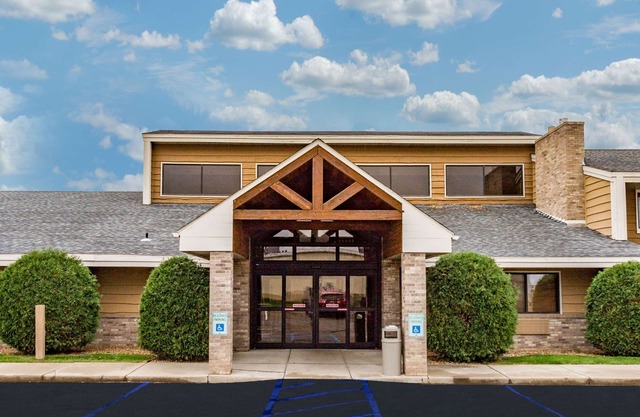 AmericInn by Wyndham Dickinson