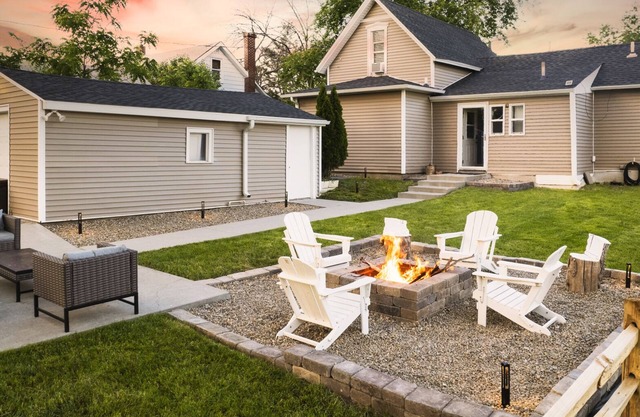 Ames Escape - Downtown | Firepit | Fiber WiFi