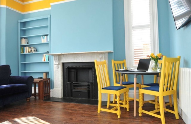 An apartment that sleeps 2 guests in 1 bedroom