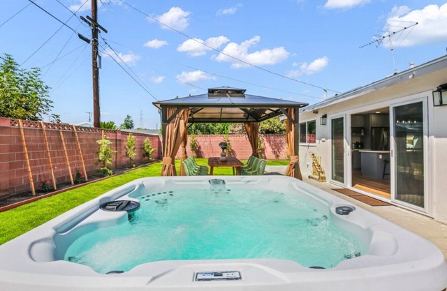 AN8 -Anaheim Entertainment Family Home W/Hot tub