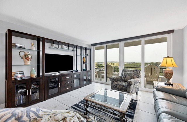 Anchorage Resort 8th floor condo in Siesta Key with private beach access, pool,