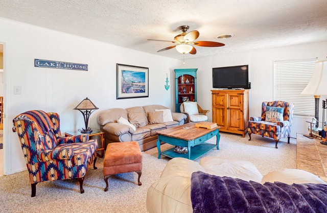 Anchors Away @ Lake Texoma | House in Pottsboro with large yard & full kitchen