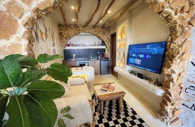 Ancient Pyramids View Retreat with Jacuzzi 806