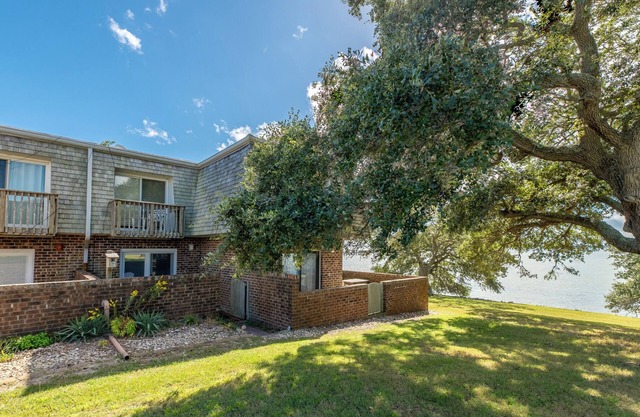 Angels Above K1500 Two BR Condo, 2 Pools, Tennis, Pier