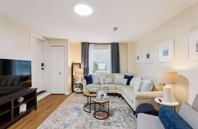 Annapolis Gem: Stylish and Cozy