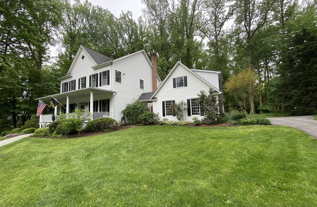 Annapolis Tree House Apartment- luxury shower, separate space