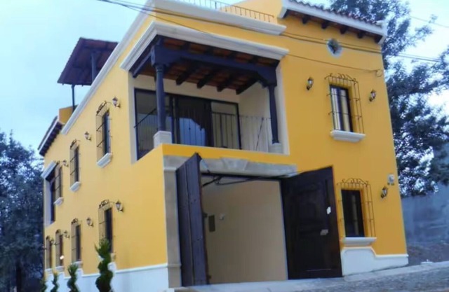 Antigua Gardens nSpacious 4-bedroom house in enchanting Alotenango with WiFi