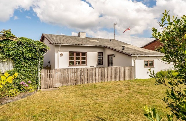"Antine" - 400m from the sea by Interhome