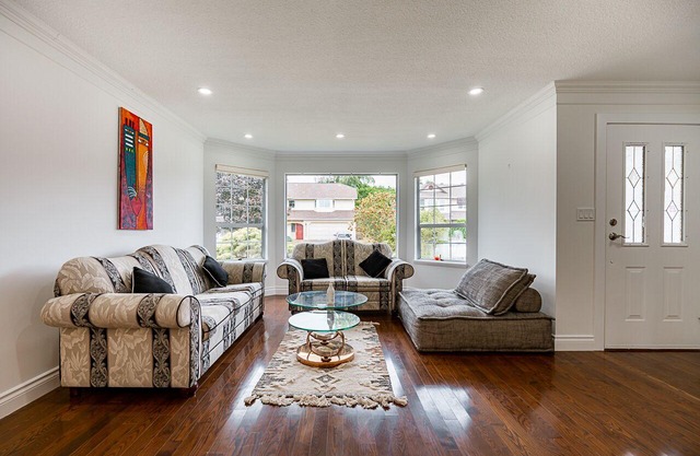 Antique and luxury finish home🏠 /4 mins drive to airport and and all amenities.