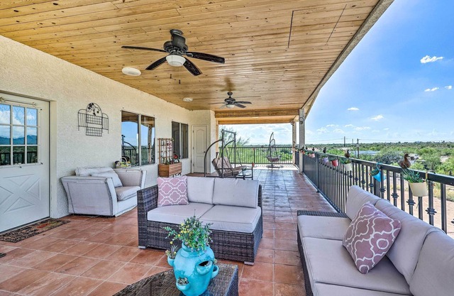 Apache Jct Abode w/ Balcony & Mountain Views!