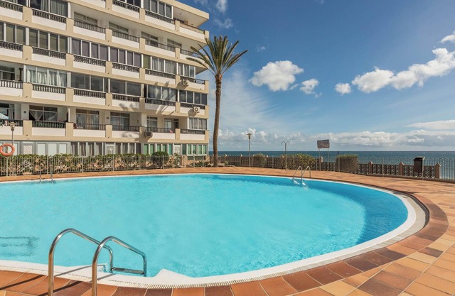 Apartment "Soraya" on the Beach with Sea Views, Wi-Fi, Pool and Garden