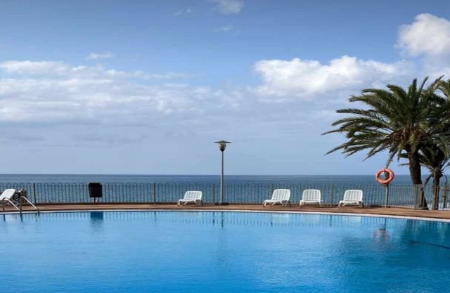 Apartment next to the sea. Swimming pool. Peace and Tranquility. Wifi.