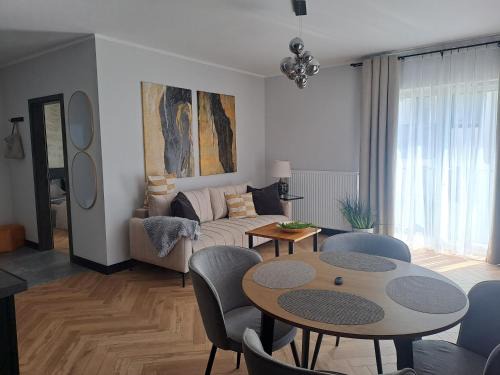 Apartament Come in