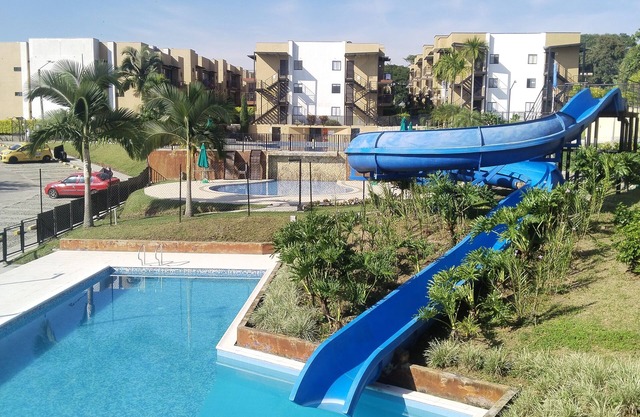 Apartamento 3 Piscinas Jacuzzi Tobogán y Zonas Verdes Cerca al Parque del Café