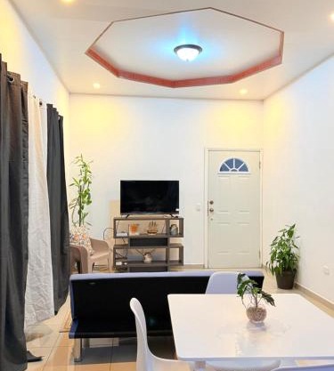 Apartamento Moderno con luz natural y balcón con vista Modern with natural light and balcony with a view