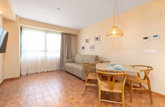 APARTAMENTOS LAS CIENCIAS 1ºK. WIFI + AIRE ACONDICIONADO + PK