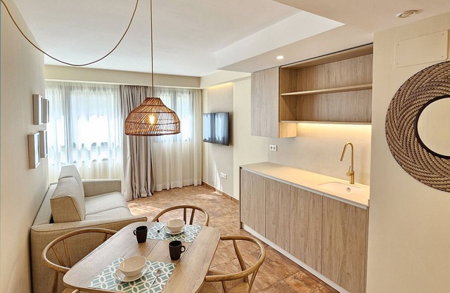 APARTAMENTOS LAS CIENCIAS Ñ. WIFI + PARKING + AIRE ACONDICIONADO