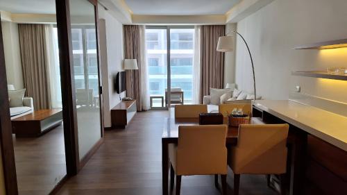 Aparthotel in A la Carte - 2 bedrooms, beachfront, central, outdoor pool