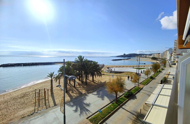 Apartment 'Sant Antoni Calonge' with Sea View, Balcony and Air Conditioning