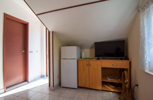 Apartments Mari (102711-A2) - Stomorska - island Solta