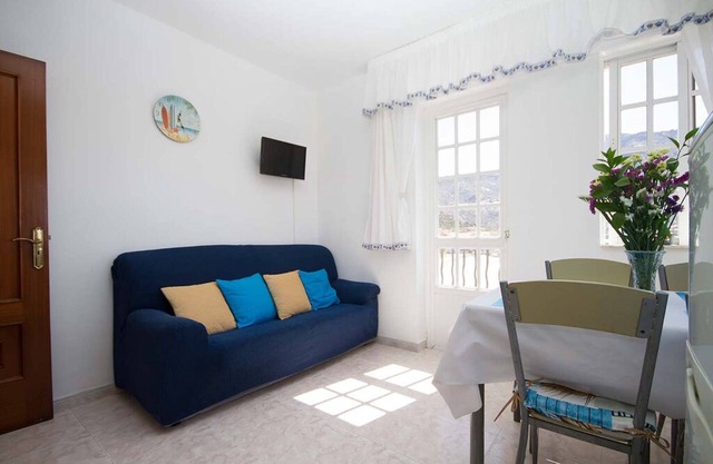 Apartment - 2 Bedrooms with WiFi and Sea views - 108050