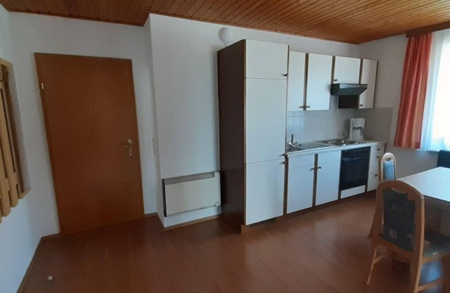 Apartment/2 Schlafräume/klima/hinten - Ferienwohnungen & Weingut Fam. Kroiss