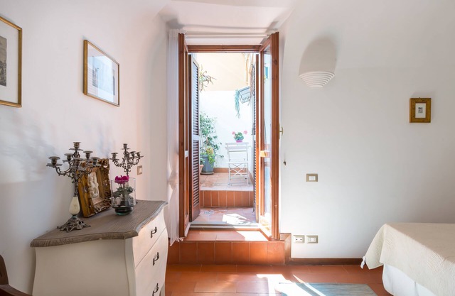 Apartment 3 minutes from the Spanish Steps (2 rooms) with a/c