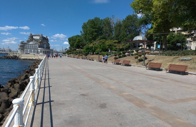 Apartment 3 rooms, nearby Casino, Cliff, Port, Aquarium, Beach, Ovidius Square