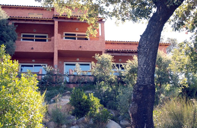 Apartment/4 people - near Porto Vecchio - 500 mt from the sea