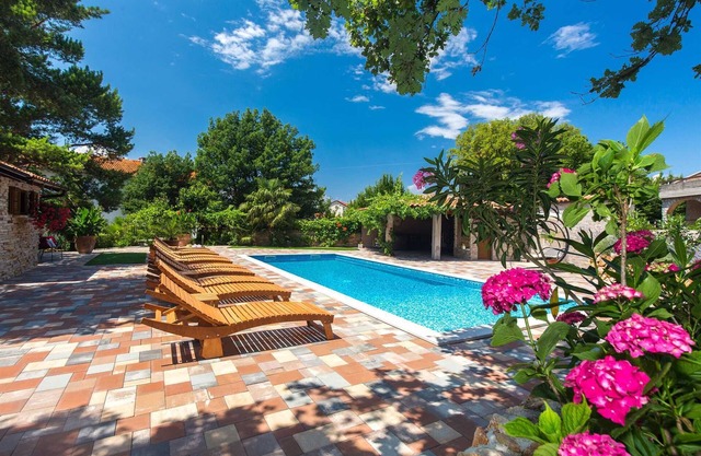 Apartment Antonia 1 with pool