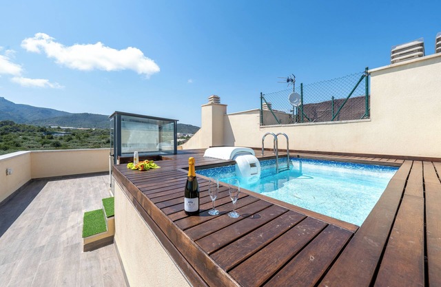 Apartment 'Apartamento La Ràpita' with Sea View, Wi-Fi and Air Conditioning