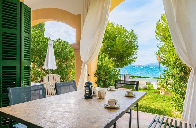 Apartment 'Casa Faro' with Sea View, Wi-Fi and Air Conditioning