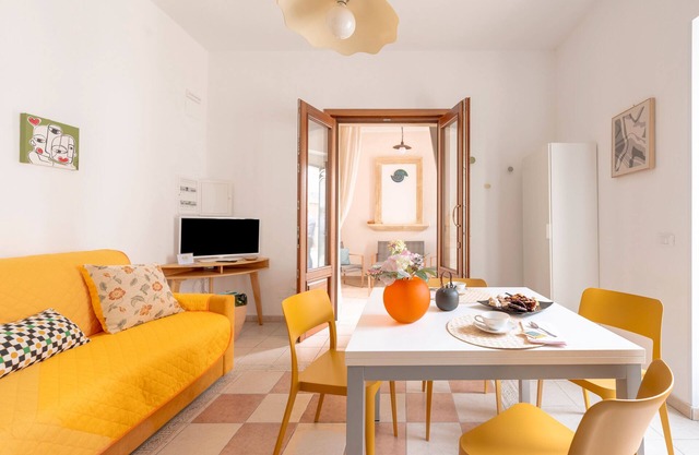 Apartment 'Corte Curatolo - Mana' with Shared Terrace, Wi-Fi and Air Conditioning