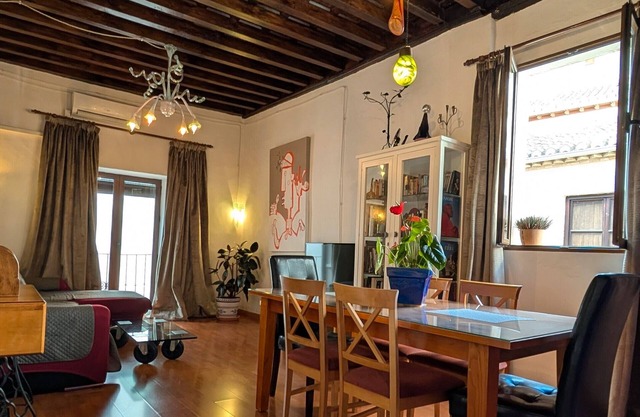 Apartment 'Dar Ar Nur Albaycin' with Mountain Views, Wi-Fi and Air Conditioning