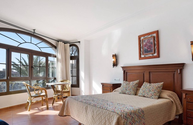 Apartment 'Estudio La Atarraya 4' with Shared Terrace, Wi-Fi and Air Conditioning