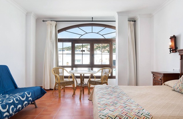 Apartment 'Estudio La Atarraya 5' with Shared Terrace, Wi-Fi and Air Conditioning