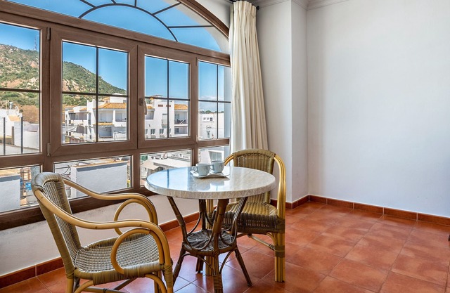Apartment 'Estudio La Atarraya 6' with Shared Terrace, Wi-Fi and Air Conditioning