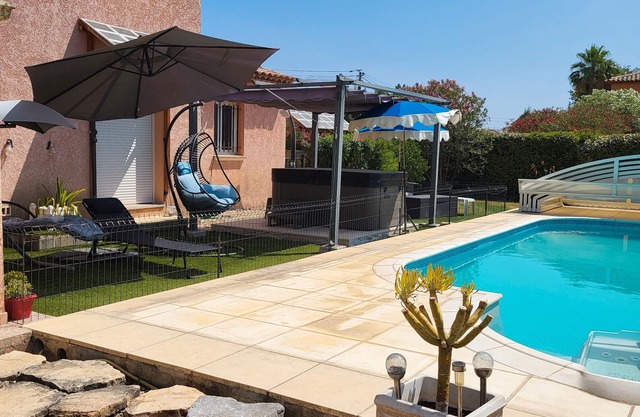 Apartment 'La Toscane' with Private Pool, Private Terrace and Wi-Fi