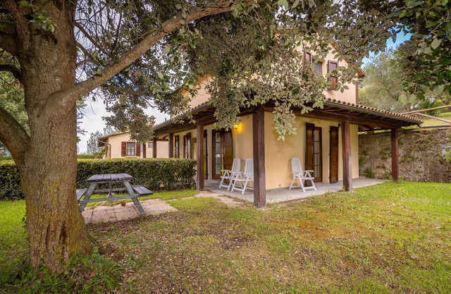 Apartment 'Girasole Superior' with Shared Pool, Wi-Fi and Air Conditioning