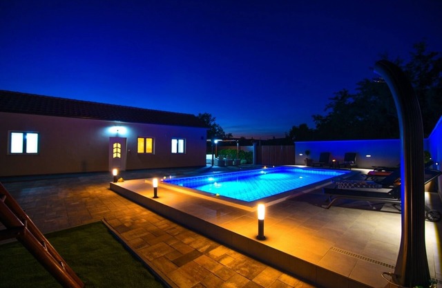 Apartment Gordana Mar - with pool : A1(2+2) - Vrsi, Zadar riviera, Croatia