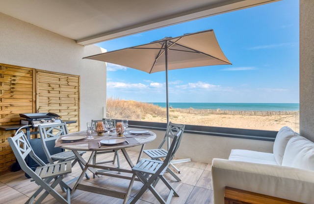 Apartment 'Grains De Sable' with Sea View, Private Terrace and Air Conditioning
